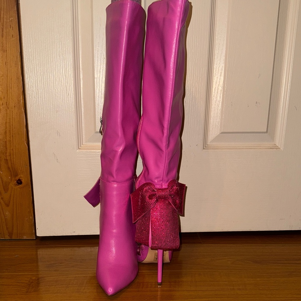 Chic Pink Heeled Boots with Bow Accent